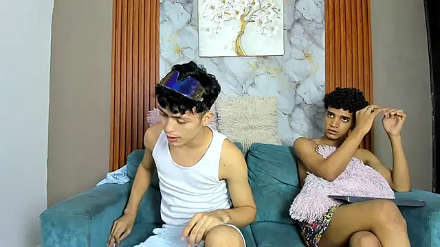 VERY_HOT_GUYS webcam