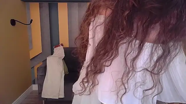 EllaLong webcam