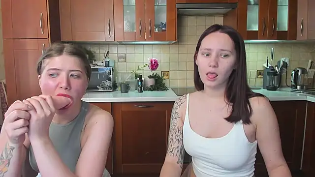 HotCaramellsTV webcam