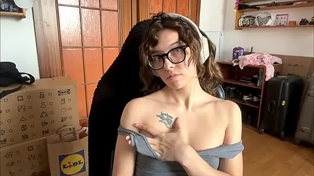 PillowPeachX webcam