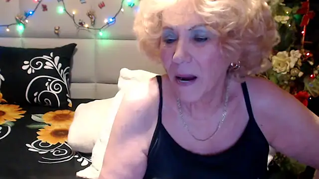 HappyWomanOn webcam
