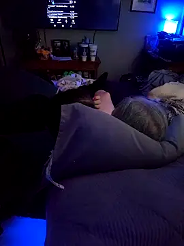 Hotredheadandtoungelasher webcam
