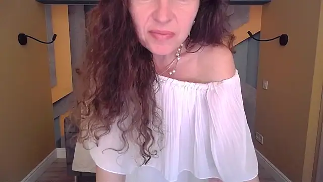 EllaLong webcam