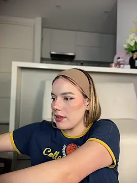 NicoleCut webcam