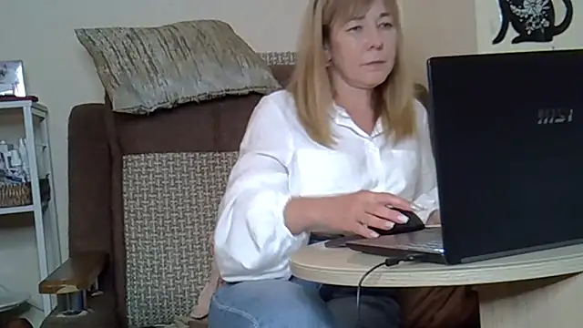 EllaJohnsonX webcam