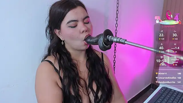 klhoe_boobs webcam