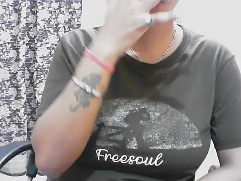 LovingPihu webcam
