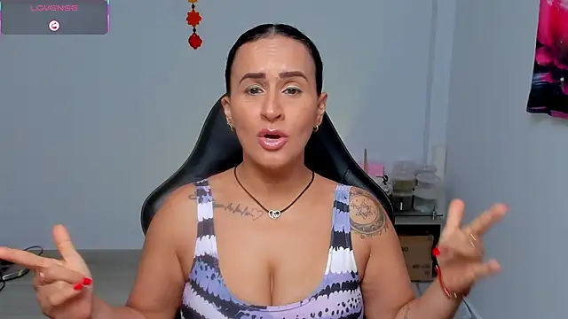Sara_Charmy webcam
