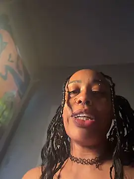 Lunalovesyou8 webcam