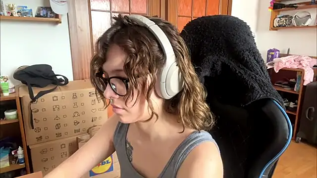 PillowPeachX webcam