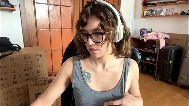 PillowPeachX webcam