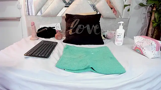 sofy_bonnet1 webcam