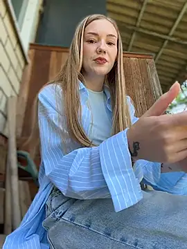MilaMoone webcam