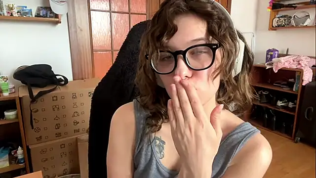 PillowPeachX webcam