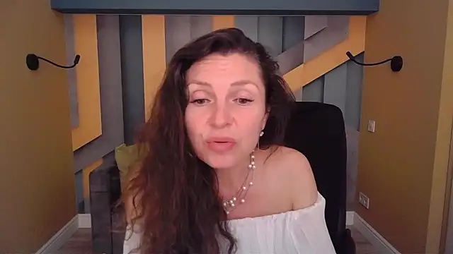EllaLong webcam