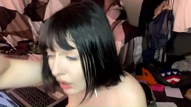 virusDoll webcam