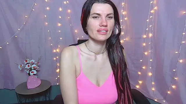 MilaLoona webcam