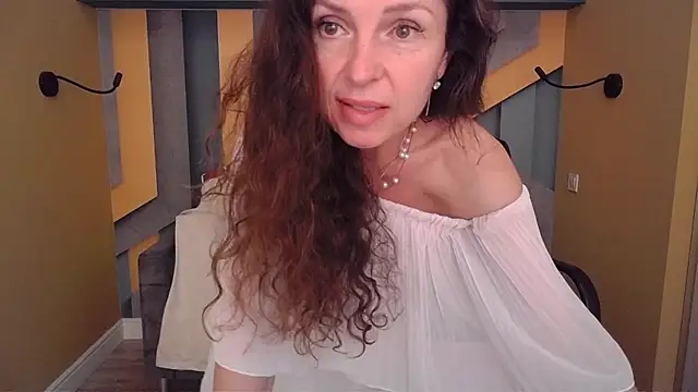 EllaLong webcam