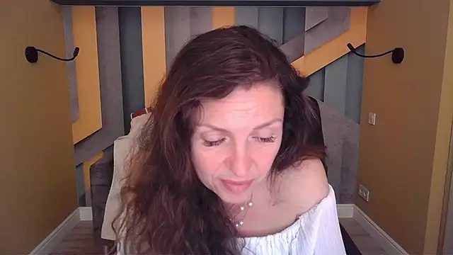 EllaLong webcam
