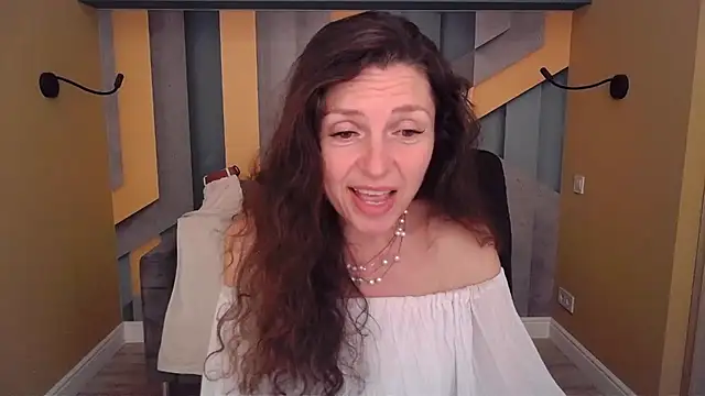 EllaLong webcam