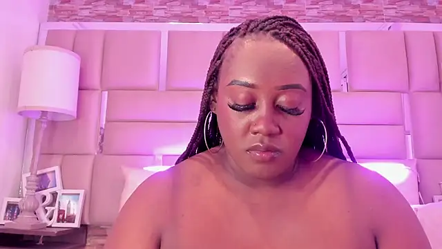ShaniaBrownn webcam