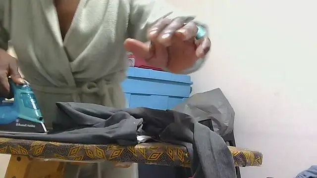 sluttylaura21 webcam