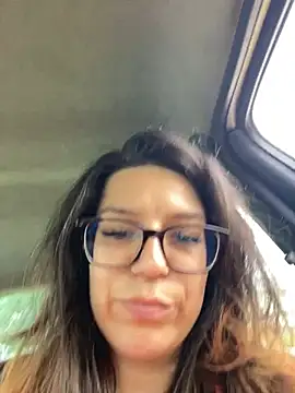NadiraNoor webcam