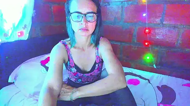 BrianaGarner webcam