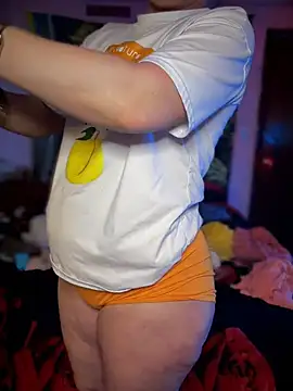 Milfshortcakes webcam