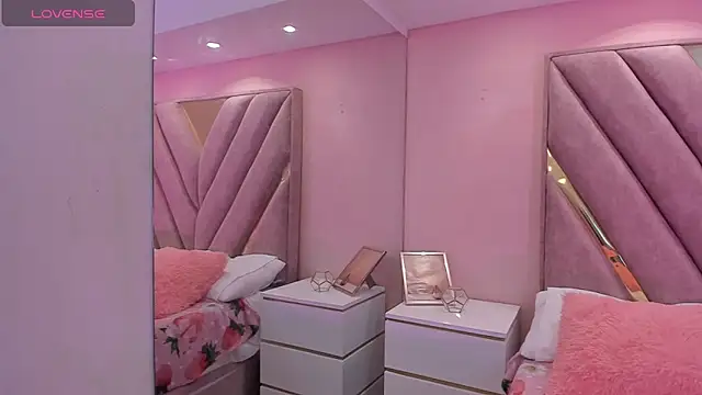 chloe_larson webcam
