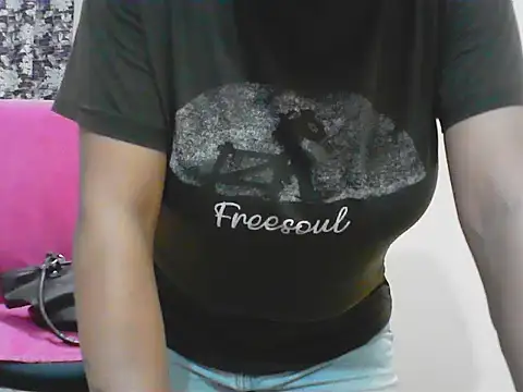 LovingPihu webcam