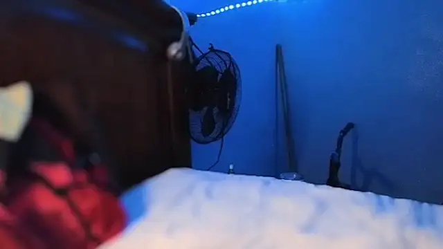Ilovepussy1911 webcam