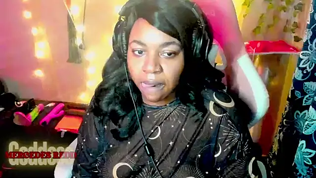 MercedesRedd webcam