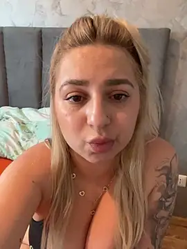 AmandaSnack webcam