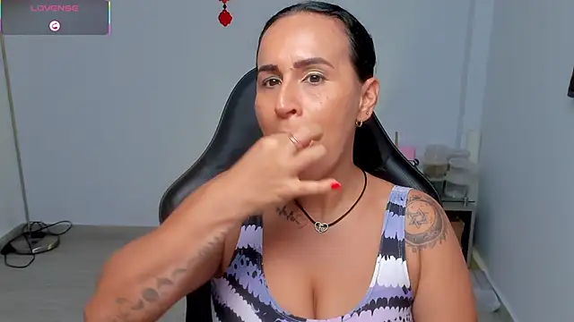 Sara_Charmy webcam