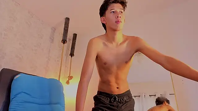 dave_eliot (M twink) - show oil in my dick and nipples