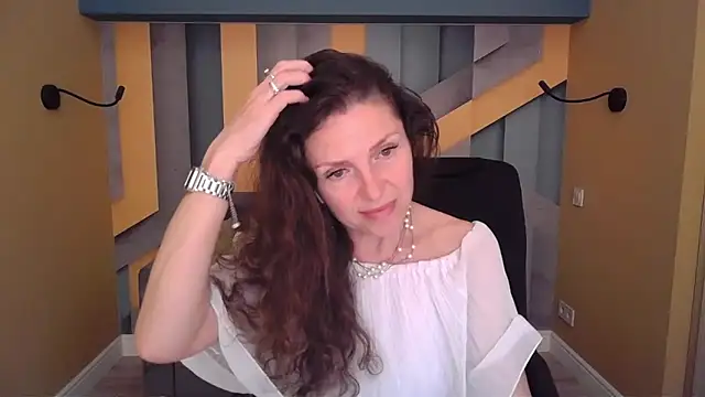 EllaLong webcam