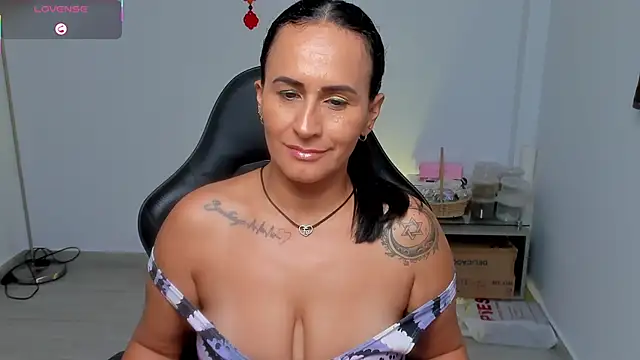 Sara_Charmy webcam