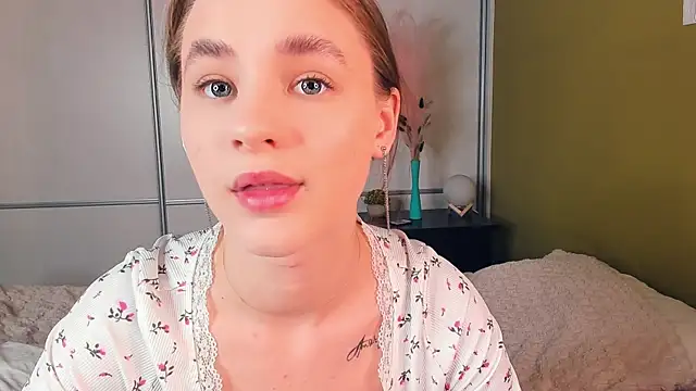 JinnyMcie webcam