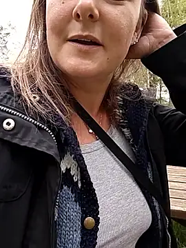 SwedishJennifer live sex cam