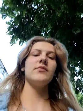 mooniekiss webcam