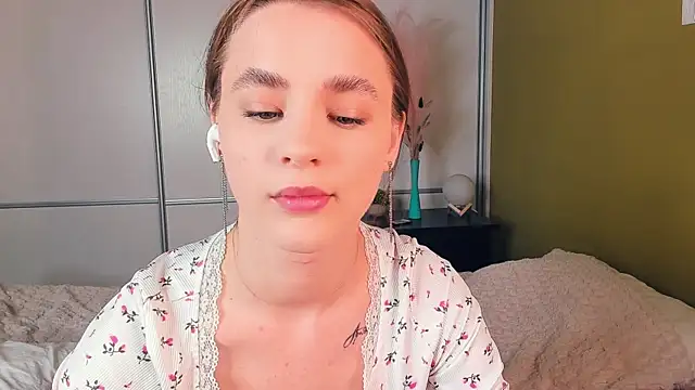 JinnyMcie webcam