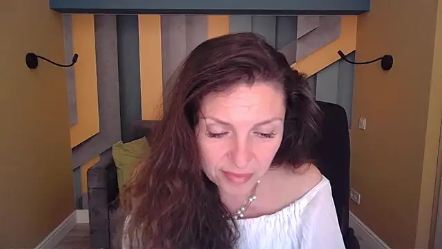 EllaLong webcam