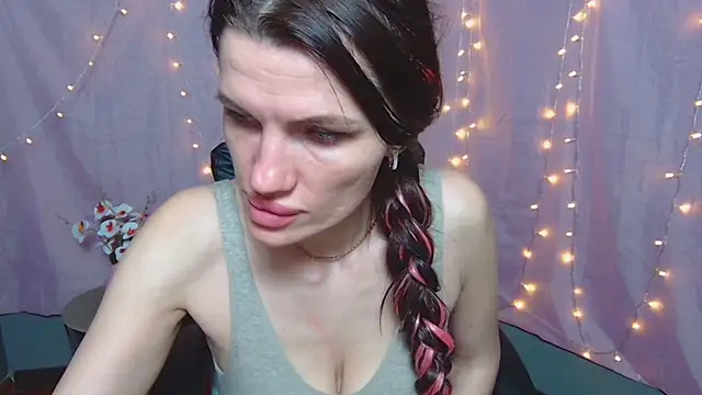 MilaLoona webcam