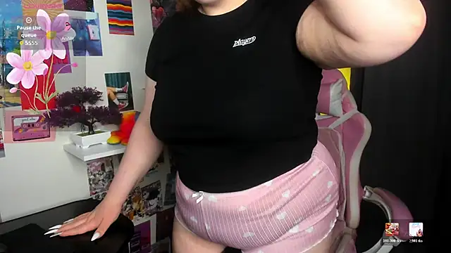 Maneela_Kennedy webcam