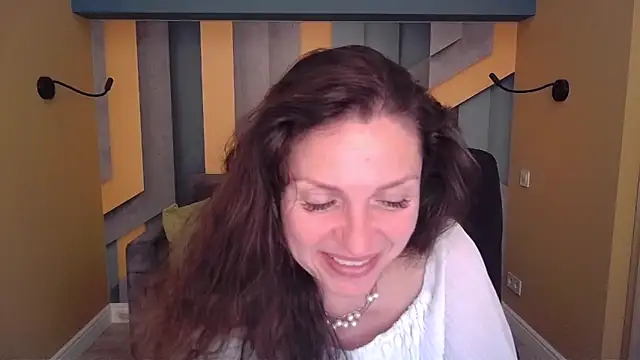 EllaLong webcam