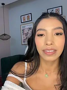 Tiffany_Low webcam