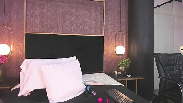 lilyth_bloom webcam