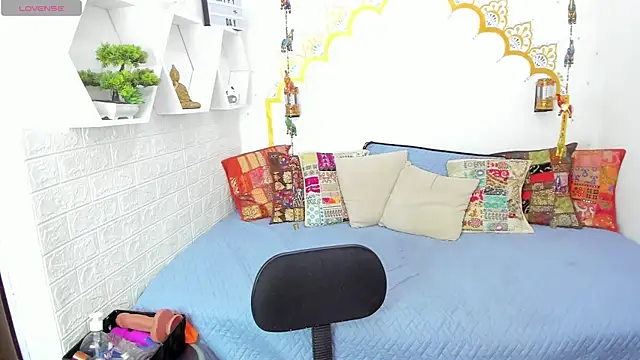 LadyNahir webcam