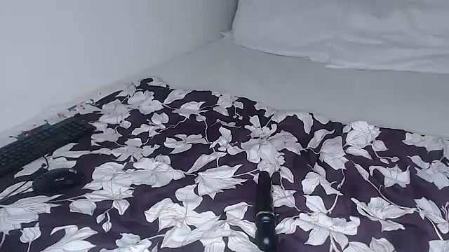 Bella_2025 webcam